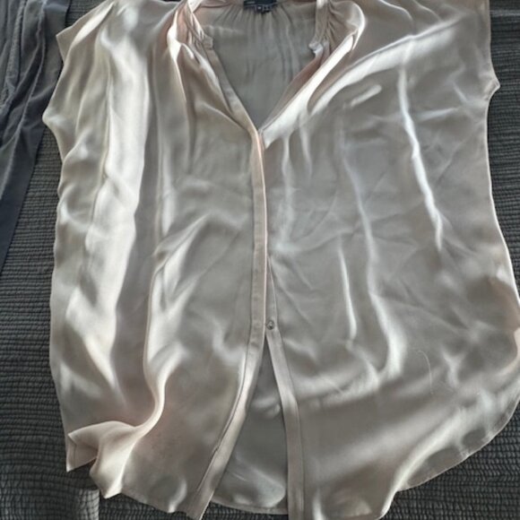 Vince satin-look blouse — Size M, NEW / never worn, excellent condition ✨ - Picture 1 of 4
